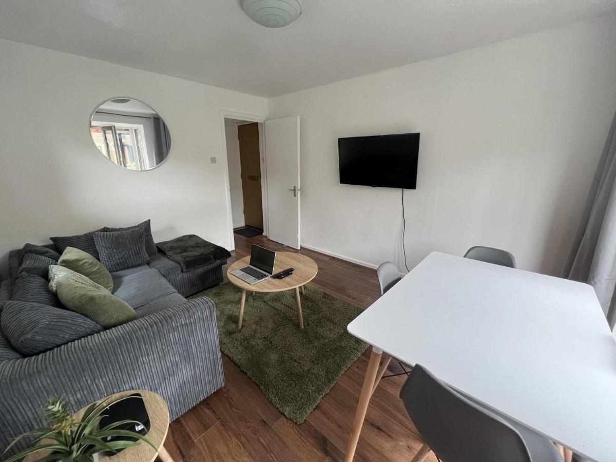Canary Wharf Haven - Spacious & Homely Entire 1 Bedroom Flat Londres Exterior foto
