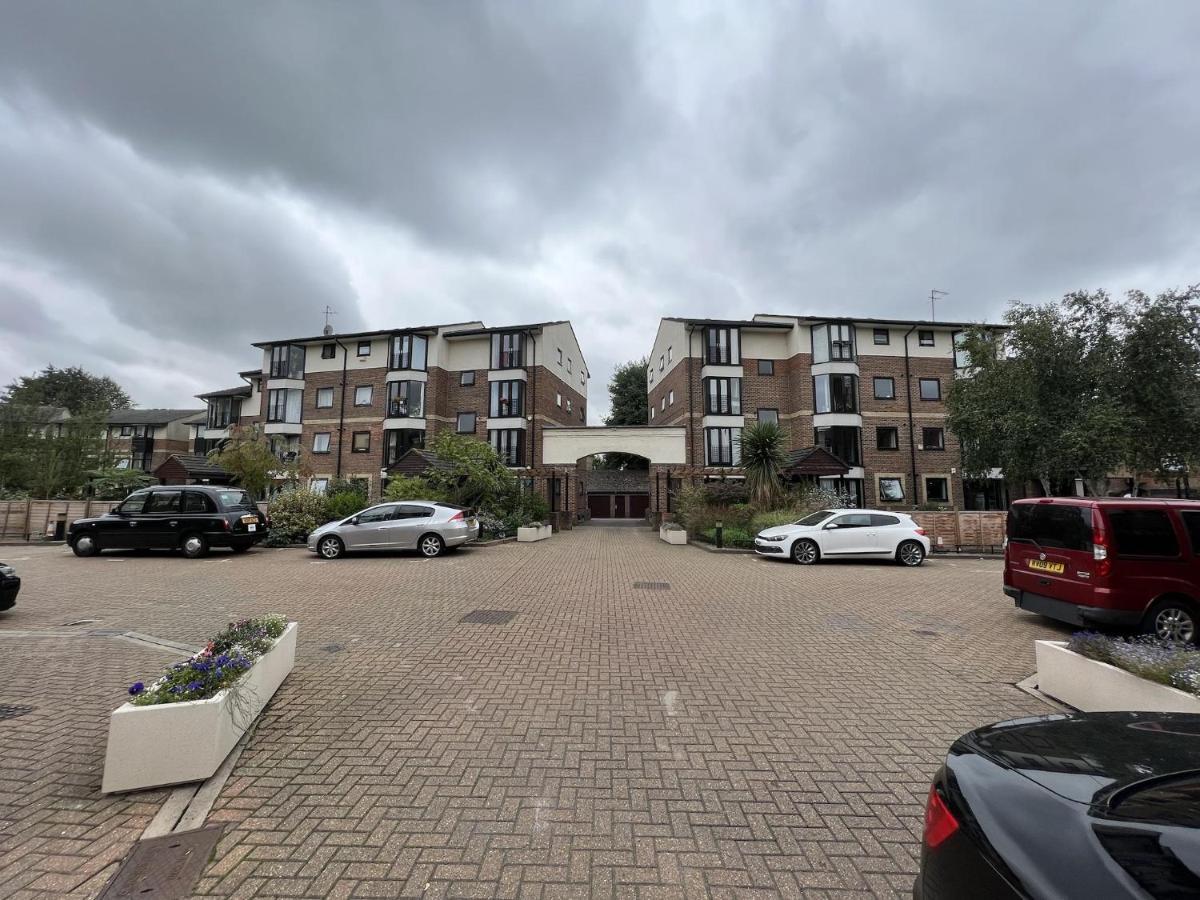 Canary Wharf Haven - Spacious & Homely Entire 1 Bedroom Flat Londres Exterior foto